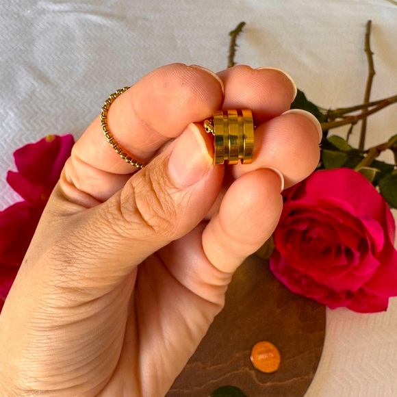 Gold Necklace with Timeless Elegance - Picture 6 of 6